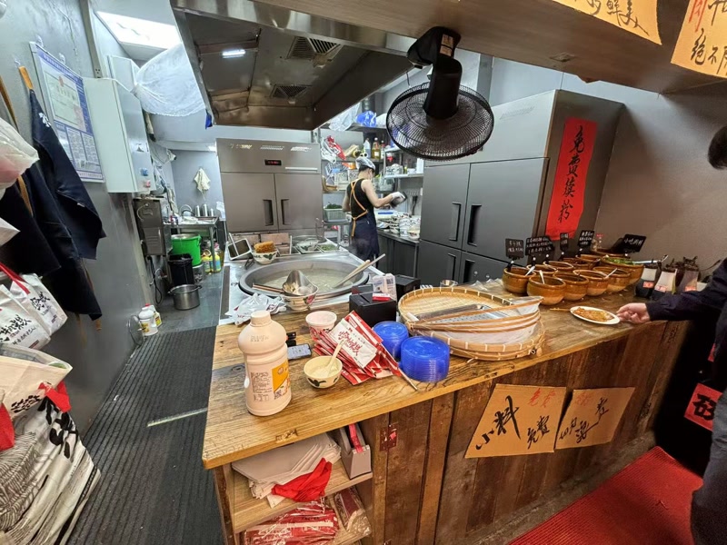 好运转（乔杉杉生烫牛肉米线）平湖市县后底营业额5000网红小吃店转让