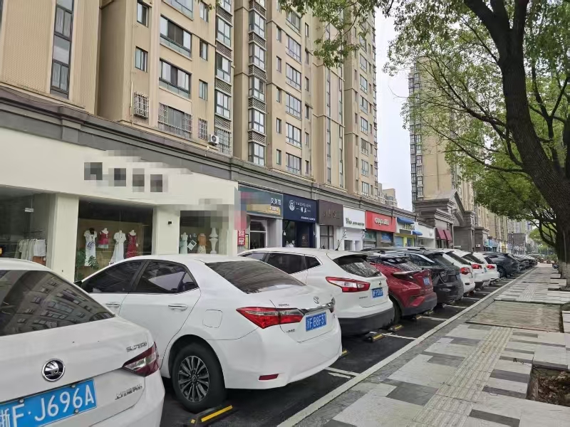 好运转（541）南湖区高档小区3间门面空店转让