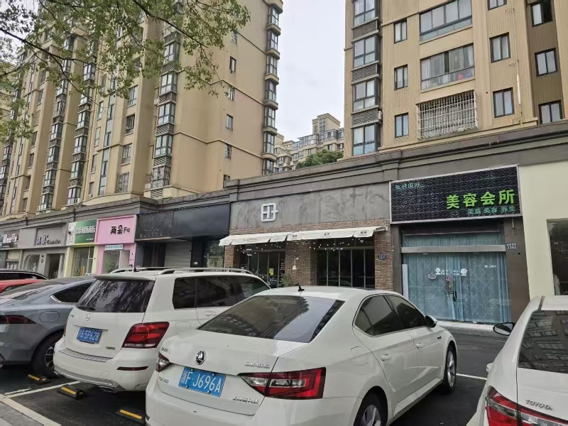好运转（541）南湖区高档小区3间门面空店转让