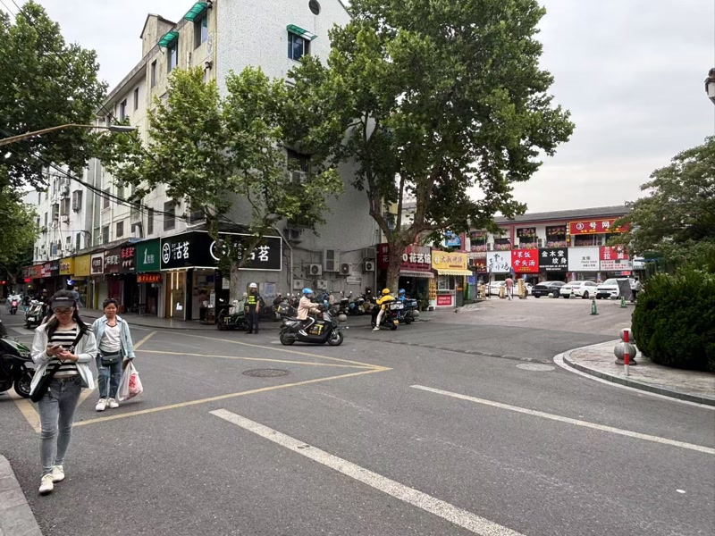 好运转（乔杉杉生烫牛肉米线）平湖市县后底营业额5000网红小吃店转让