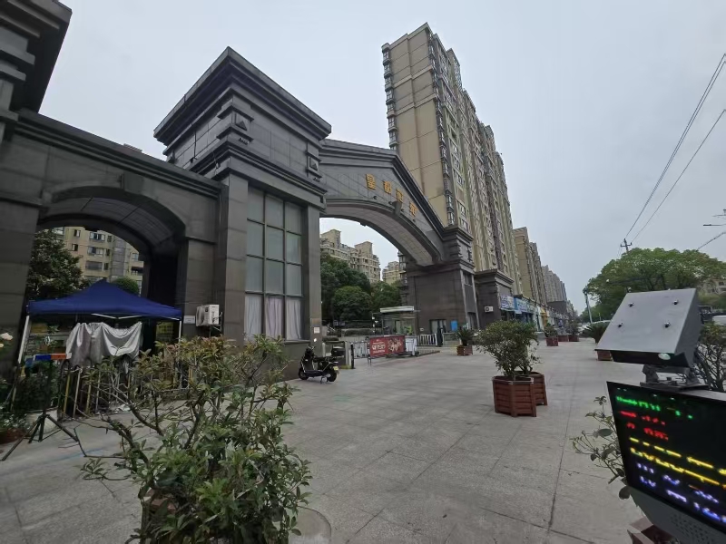 好运转（541）南湖区高档小区3间门面空店转让