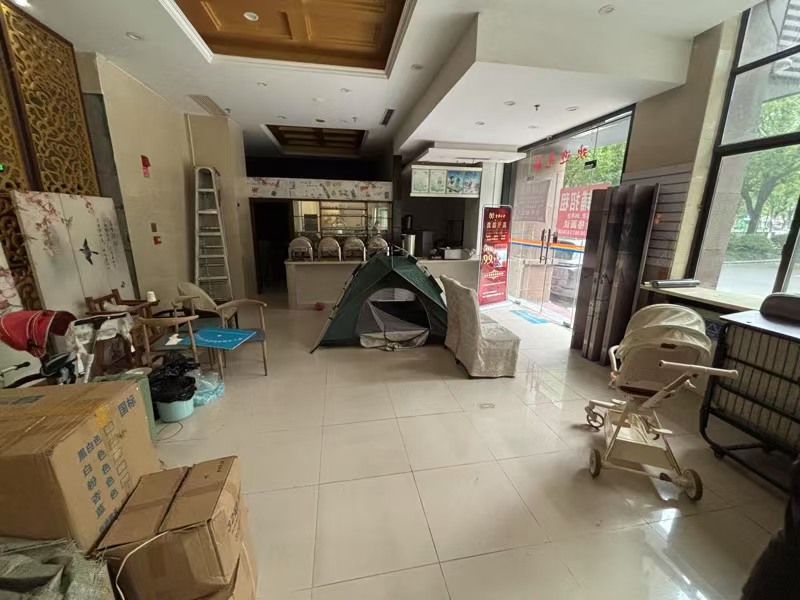好运转（易购超市）海宁市海昌南路艾扉酒店门口带口粮证超市出租