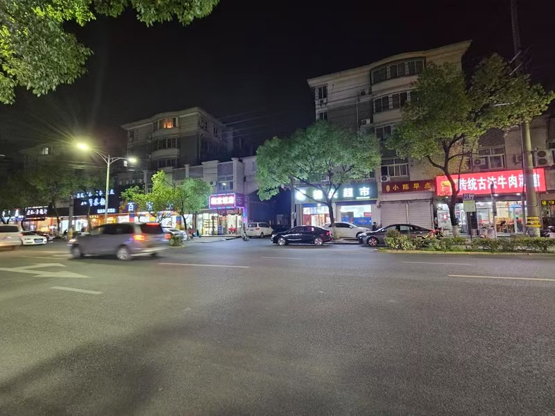 好运转（昭通小肉串）商业街60平烧烤店转让、可外摆、  房租2.2万/年