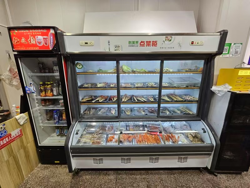 好运转（昭通小肉串）商业街60平烧烤店转让、可外摆、  房租2.2万/年