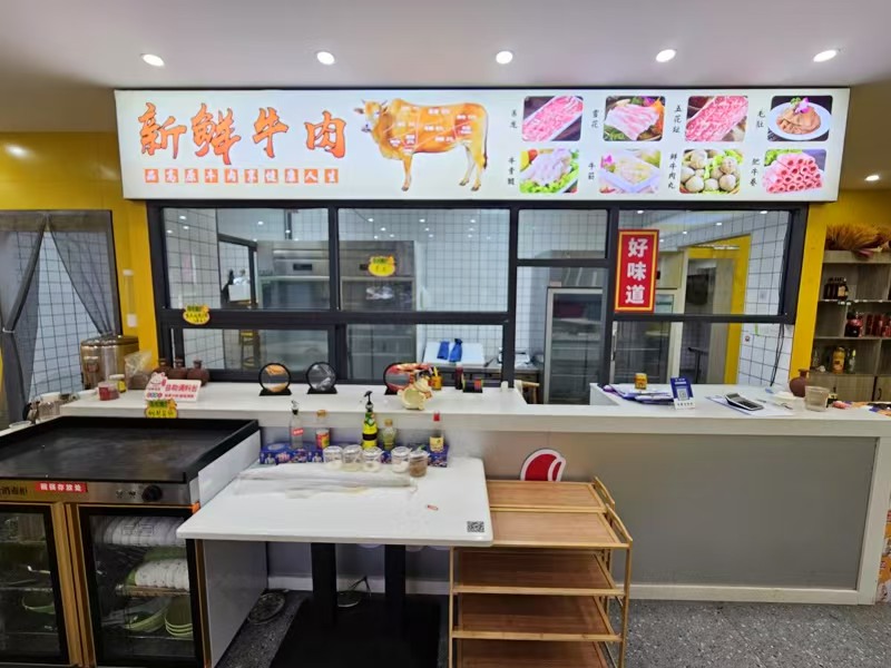 好运转（阿宽黄牛羊火锅）主街十字路口旁纯一层135㎡火锅店转让