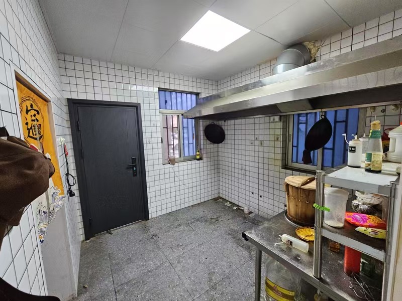 好运转（阿宽黄牛羊火锅）主街十字路口旁纯一层135㎡火锅店转让