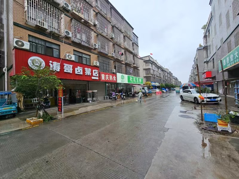 好运转（涛哥卤菜店）开放式小区进出口店铺转让、可做餐饮