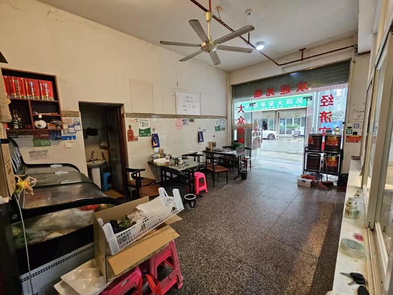 好运转（涛哥卤菜店）开放式小区进出口店铺转让、可做餐饮