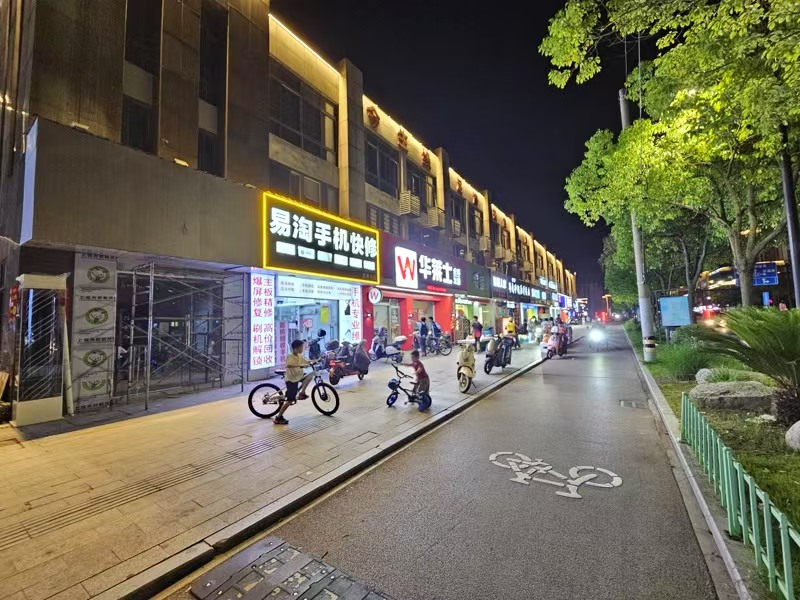 好运转（观山序）小区门口旁商业街营业中奶茶饮品店转让