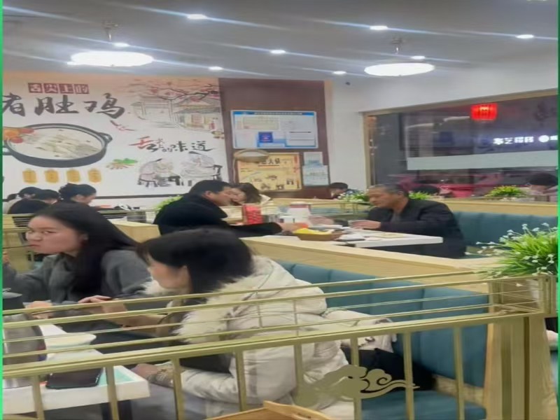 好运转（云南天麻猪肚鸡）营业中上下两层230平餐饮店转让、3万急转