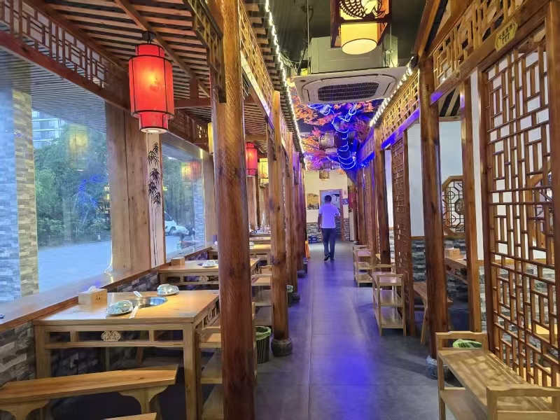 HR（556）桐乡万人小区临街饭店转让可外摆