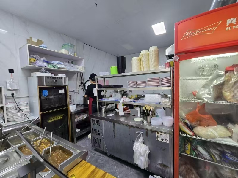 好运转（572）海盐大型酒店门口小吃店转让