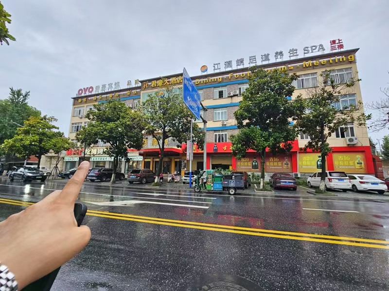好运转（蚝喜喜地摊烤肉）商业娱乐综合体200㎡5间纯一层餐饮店转让
