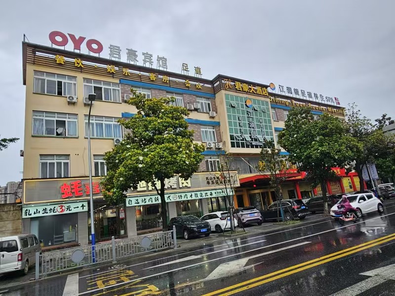 好运转（蚝喜喜地摊烤肉）商业娱乐综合体200㎡5间纯一层餐饮店转让