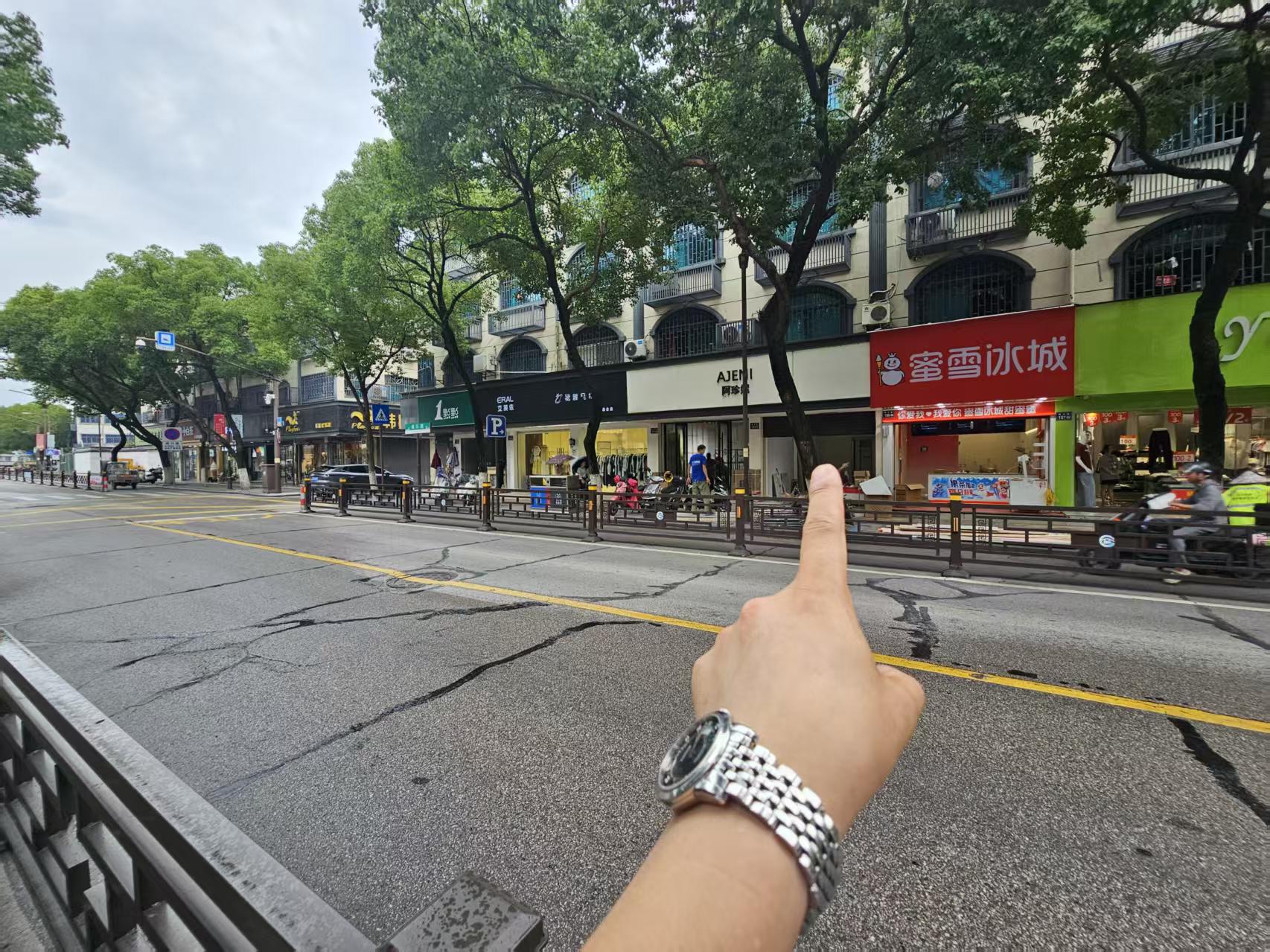 好运转（品牌店街区）出一个35㎡店铺转让或出租