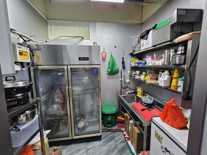 好运转（越秀集市小吃店转让）大学对面美食城拐角处15平小吃店转让