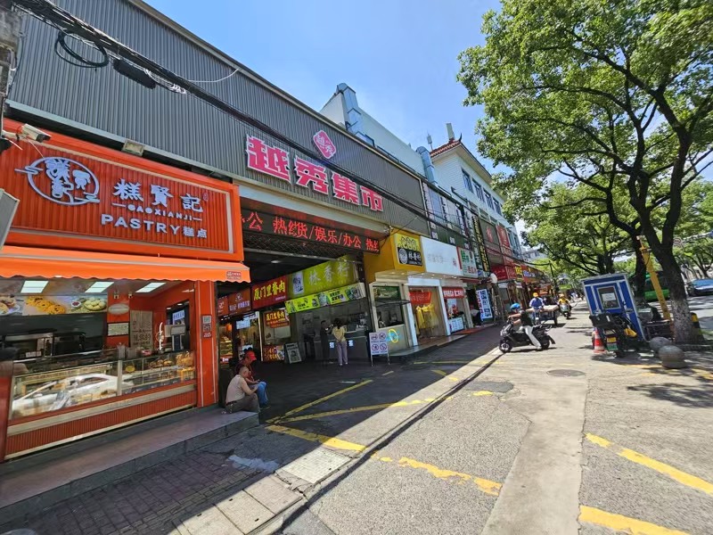 好运转（越秀集市小吃店转让）大学对面美食城拐角处15平小吃店转让