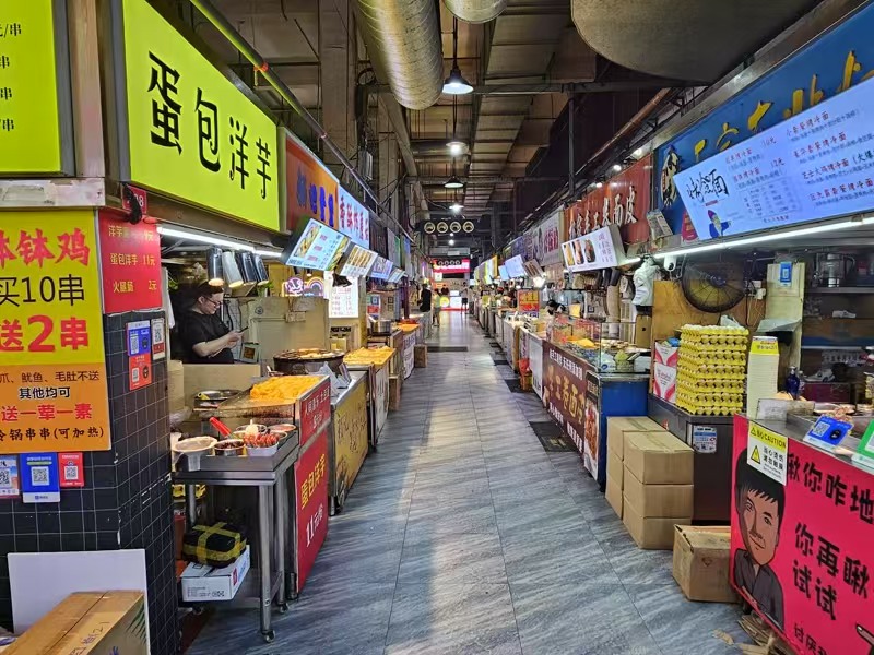 好运转（越秀集市小吃店转让）大学对面美食城拐角处15平小吃店转让