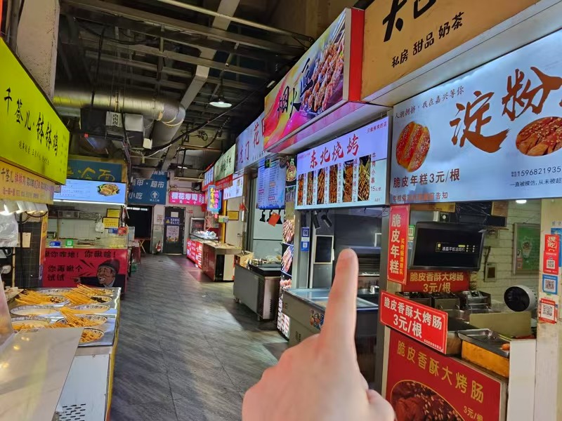 好运转（越秀集市小吃店转让）大学对面美食城拐角处15平小吃店转让