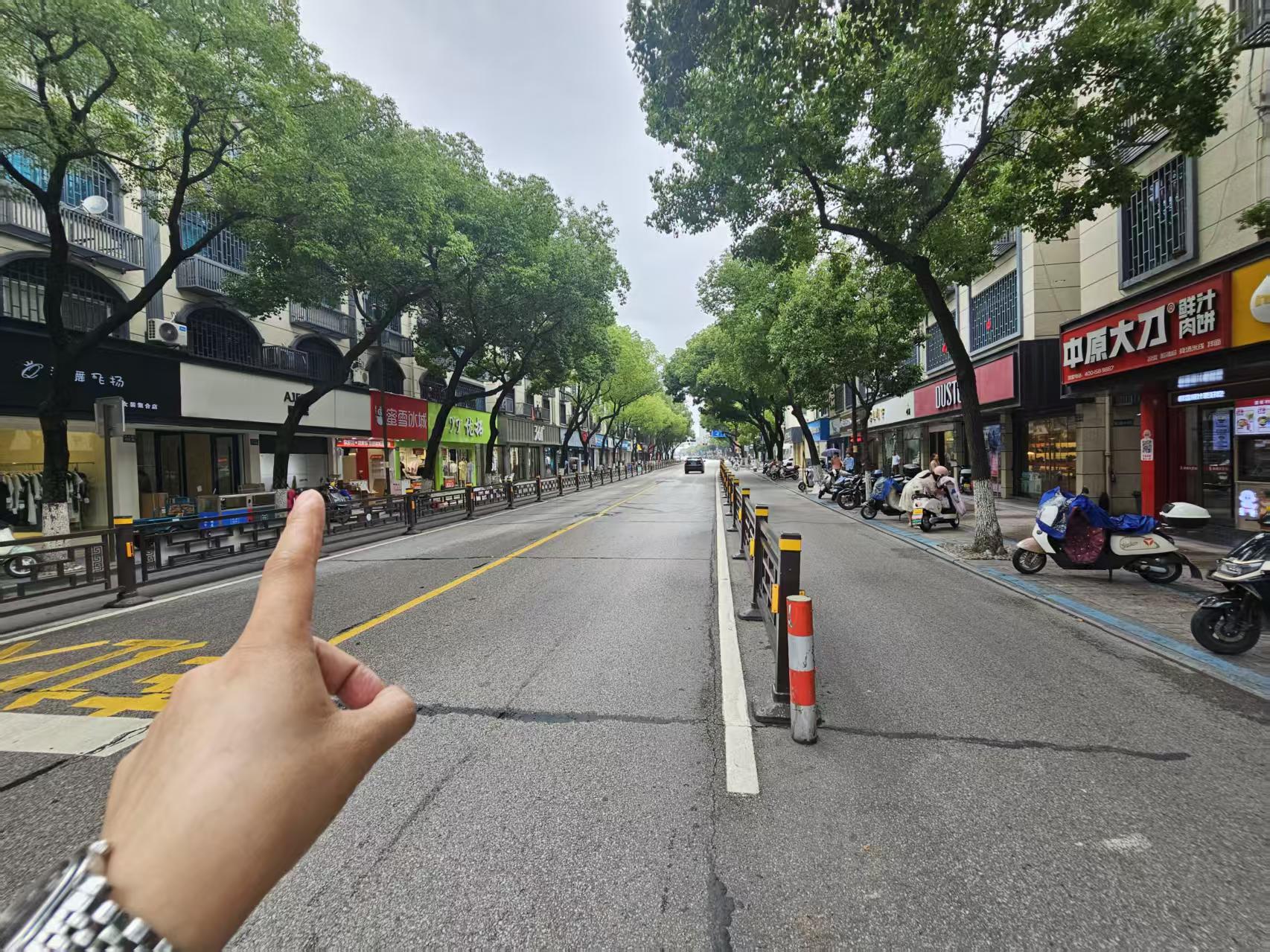 好运转（品牌店街区）出一个35㎡店铺转让或出租