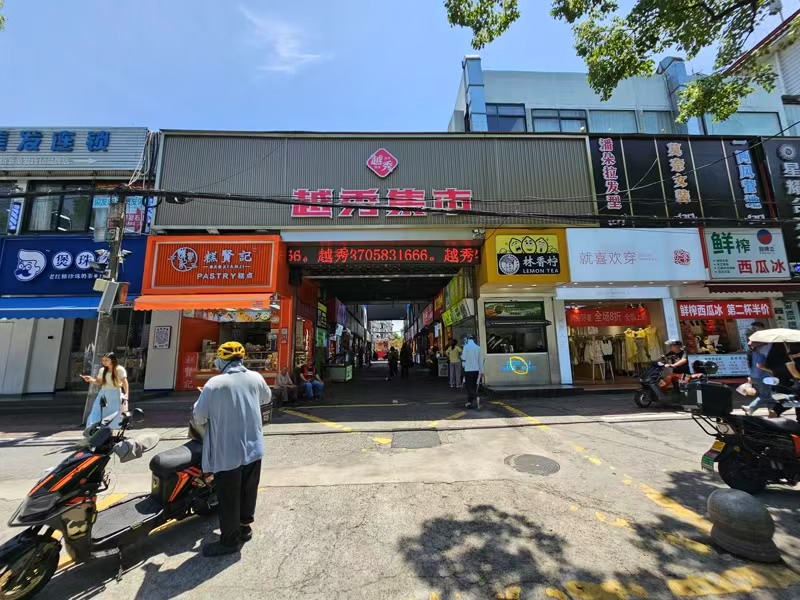 好运转（越秀集市小吃店转让）大学对面美食城拐角处15平小吃店转让