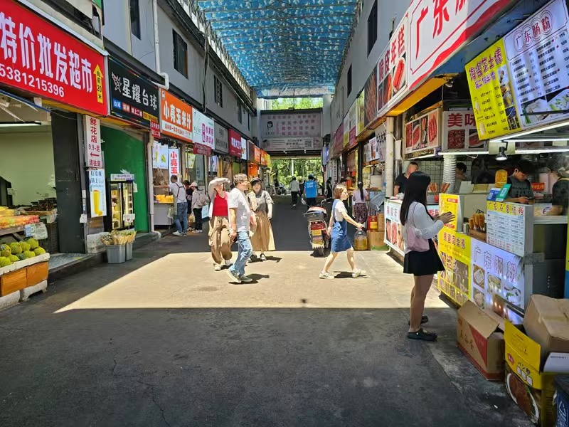 好运转（越秀集市小吃店转让）大学对面美食城拐角处15平小吃店转让
