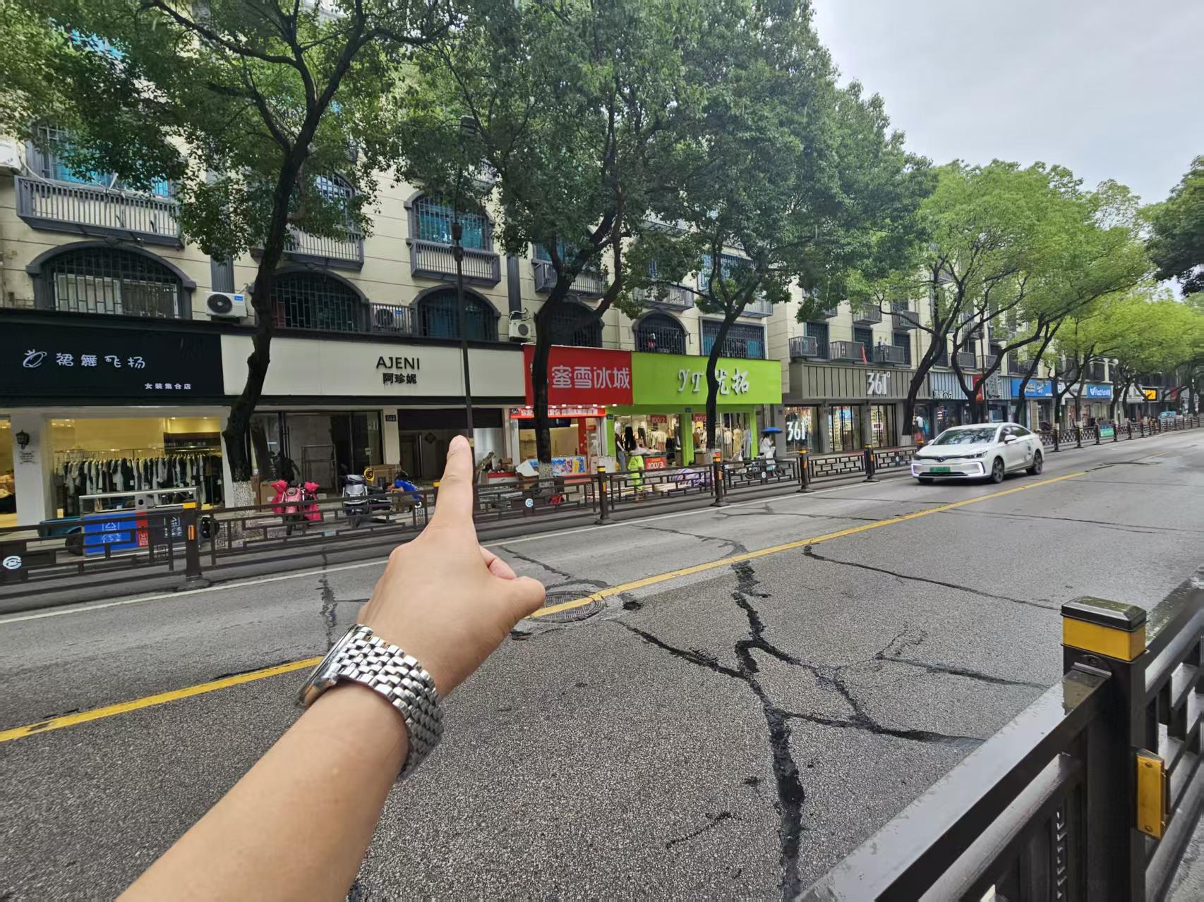 好运转（品牌店街区）出一个35㎡店铺转让或出租