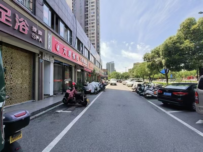 好运转 （大唐辣妈美容店出租）嘉兴市秀州区汽车北站小区门口美容店出租
