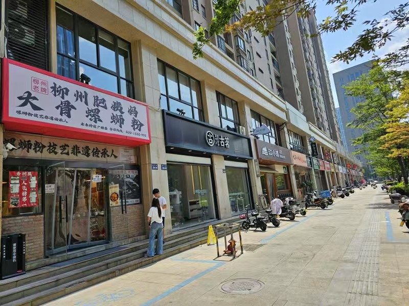 好运转（生烫牛肉米线）写字楼下面餐饮小吃美食街牛肉米线店转让