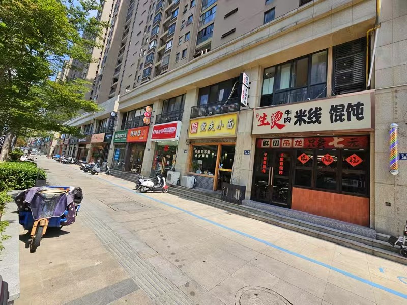 好运转（生烫牛肉米线）写字楼下面餐饮小吃美食街牛肉米线店转让