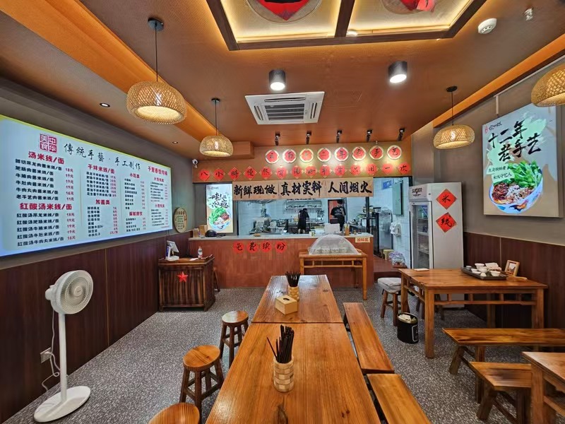 好运转（生烫牛肉米线）写字楼下面餐饮小吃美食街牛肉米线店转让