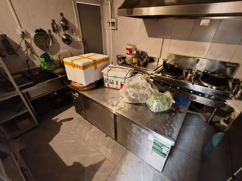 好运转（110平精装烧烤店）桐乡市濮院金龙新村数万人成熟小区烧烤店转让