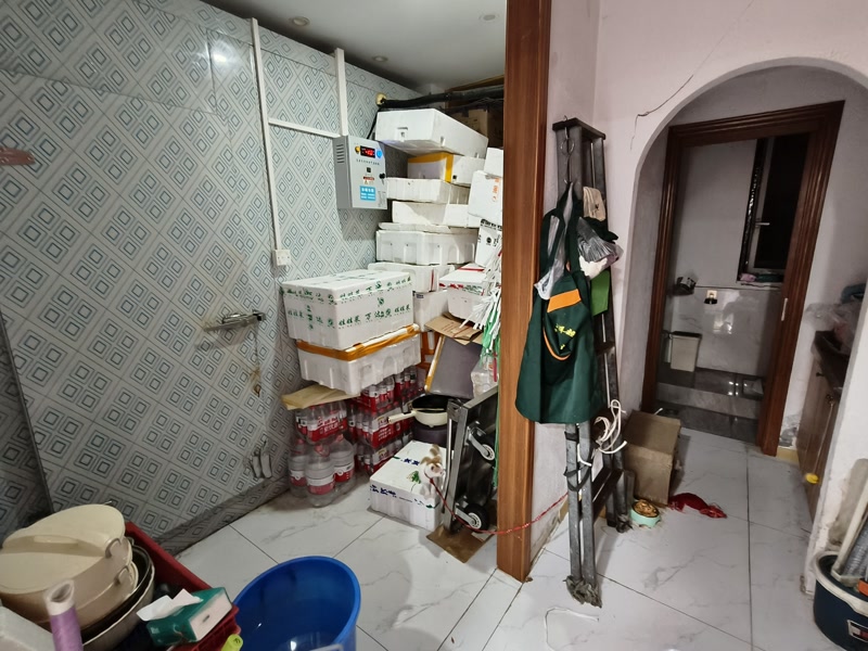 好运转（滨客福生鲜超市）平湖市漕兑路小区门口营业额5000生鲜超市转让