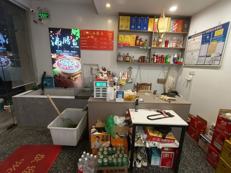 好运转（沸腾鱼馆）主街十字路口旁纯一层110㎡餐饮店转让