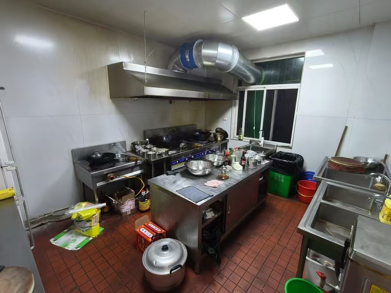 好运转（沸腾鱼馆）主街十字路口旁纯一层110㎡餐饮店转让