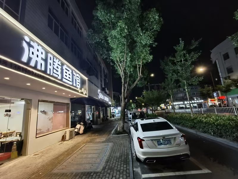 好运转（沸腾鱼馆）主街十字路口旁纯一层110㎡餐饮店转让