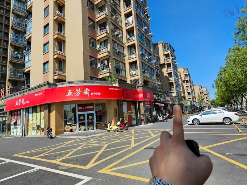 好运转（千层酥脆皮麻花）品牌小吃店店隔壁60平小吃店转让