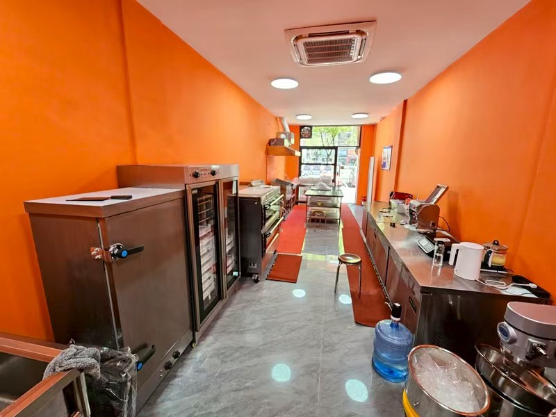 好运转（千层酥脆皮麻花）品牌小吃店店隔壁60平小吃店转让